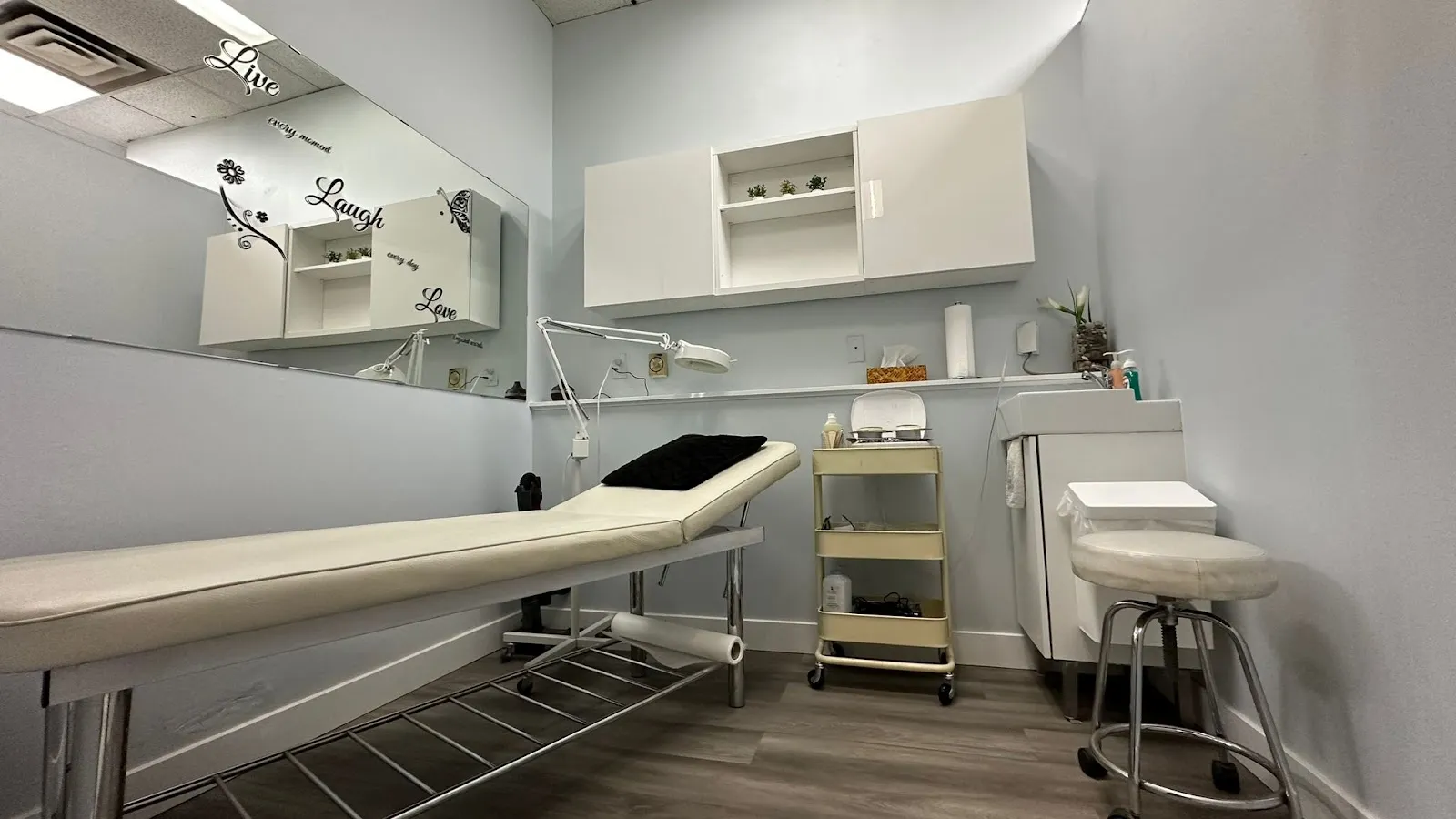 quanlylips&browsbeautyltd — scalp micropigmentation studio in Vancouver